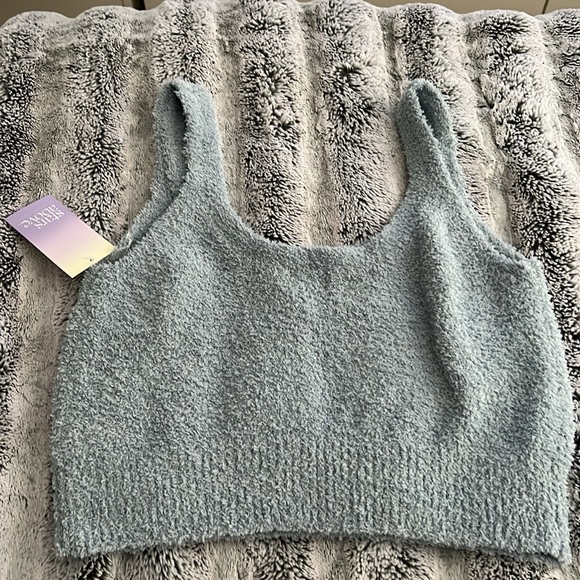 Fuzzy blue sleep top - Picture 3 of 3